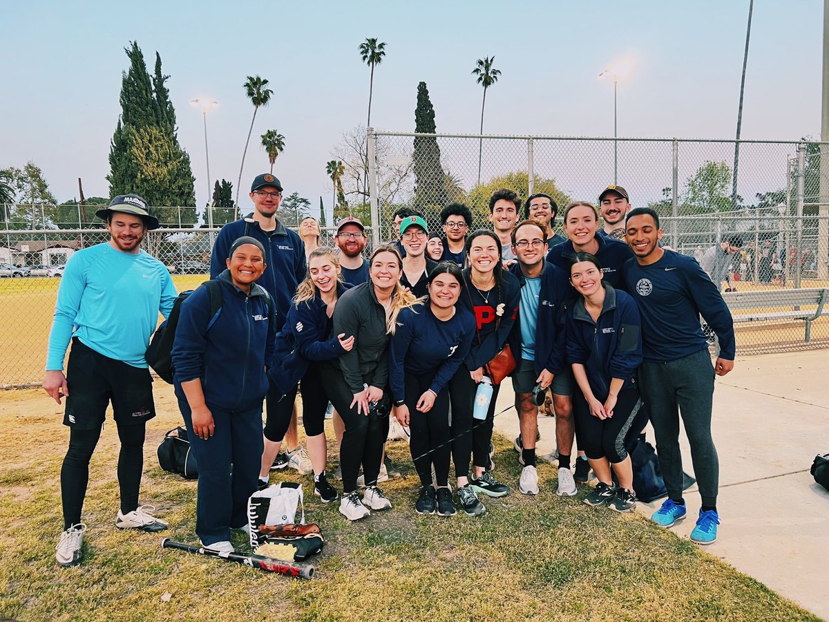 noahcontreras_'s tweet photo. M1 (+ others) softball team ending the spring season on a win! 🥎🩺🎉 https://t.co/ngsPxz6ei6