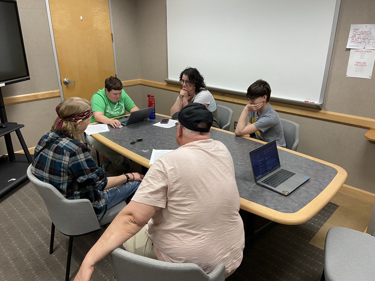 TheStablesFCPS's tweet photo. Exciting to meet with students and parents about the opportunities @FCPSKY is providing for students at @bluegrassctc this summer! #FCPSKY #SummerIgnite https://t.co/W4iwJQGckP
