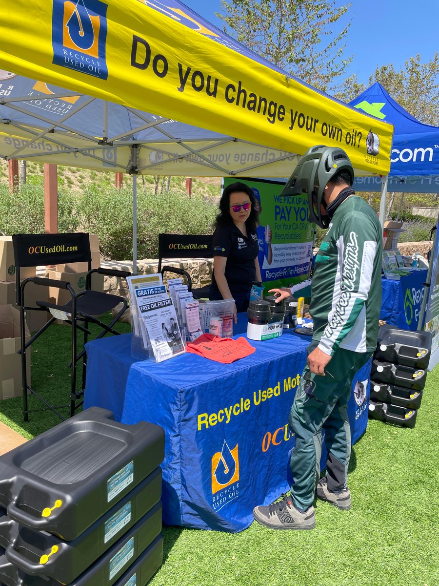 Earth Day is Saturday. Recycling used motor oil and filters is easy in Orange County. Environmental Health’s Julie Wozencraft shares information with a resident on used oil recycling. To find a used oil recycling location near you visit ocusedoil.com. #EarthDay