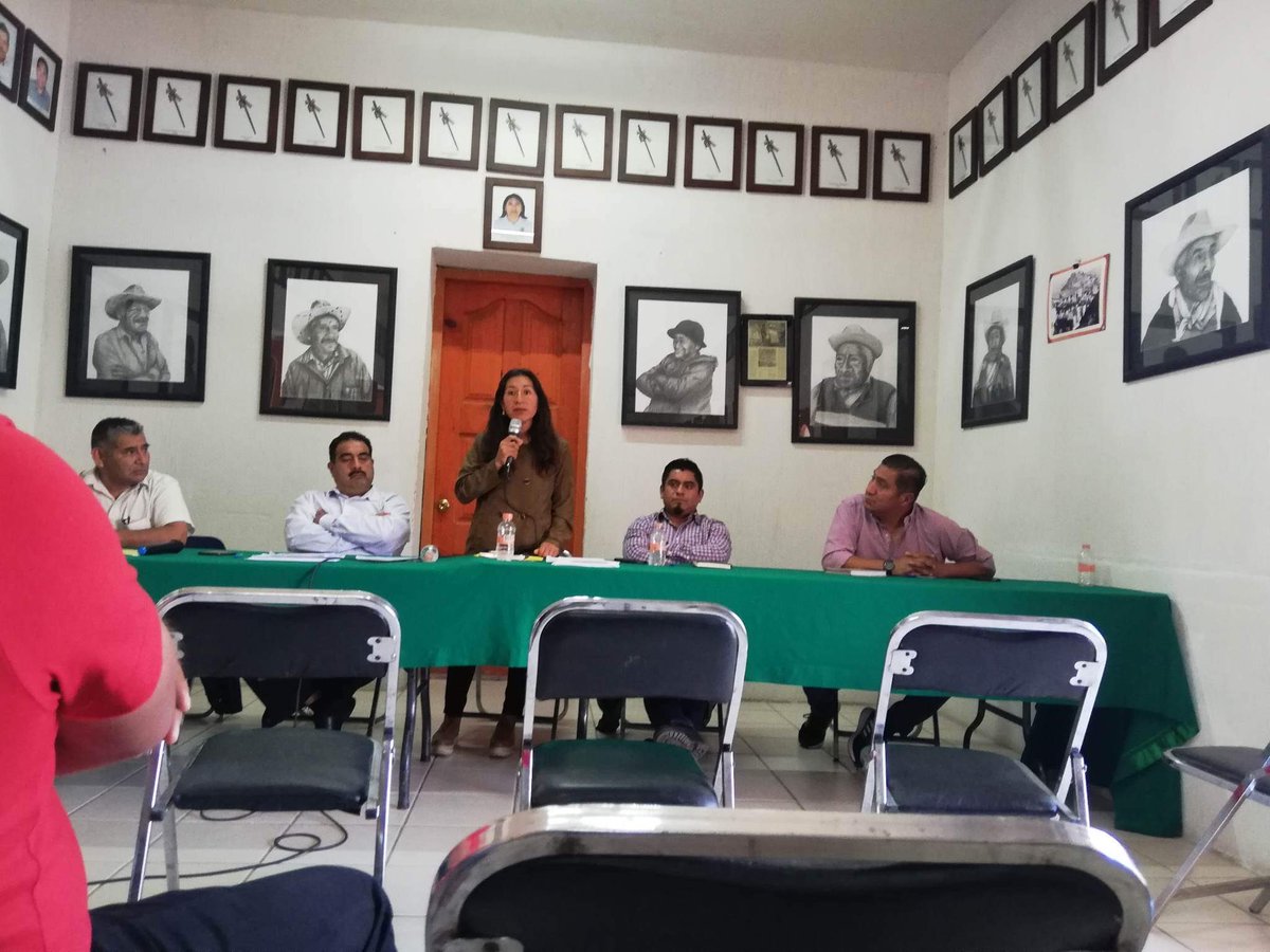 XochitlLopezS's tweet photo. Dándole la bienvenida a los presidentes municipales del Distrito de Ixtlán de Juárez, en la reunión de la Unión Liberal de Ayuntamientos, que se llevó acabo en #SanMiguelAmatlan #Oaxaca. https://t.co/DOiAEbBwRi
