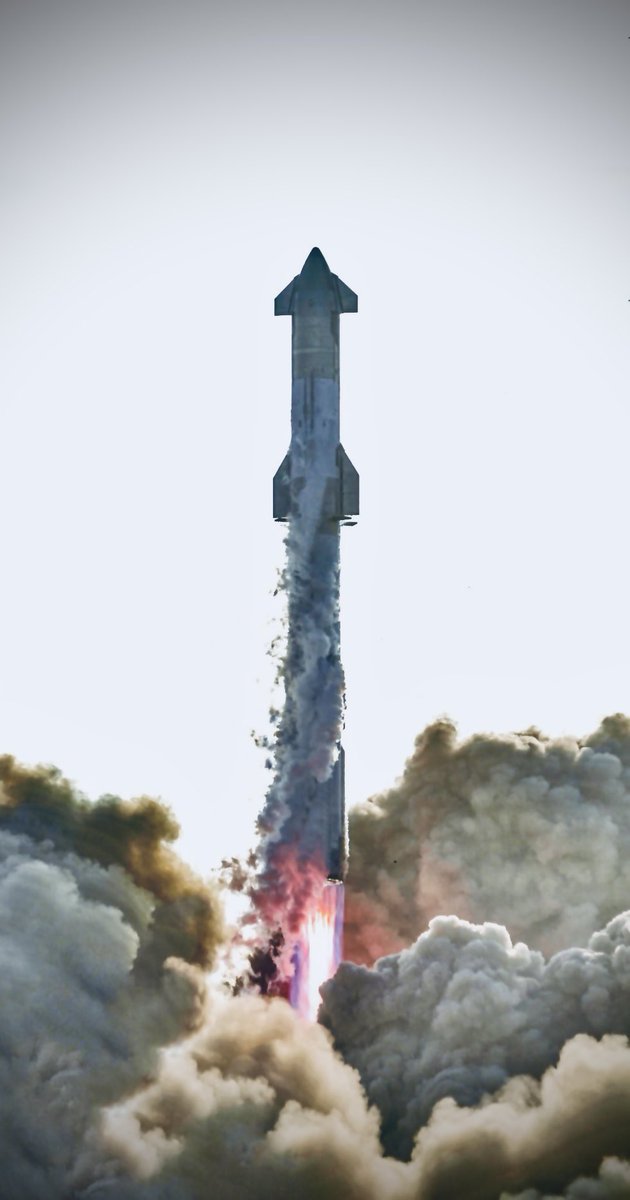 Teslaconomics's tweet photo. Reach for the stars &amp; never look back. 🚀🚀🚀 #SpaceX 

📸: @cstanley https://t.co/rt31srX8Wf