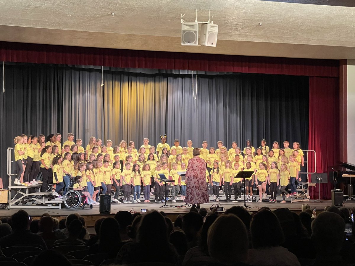 RailroaderMusic's tweet photo. Always enjoy hosting our feeder schools for their concerts! @cookchorus @AFishelMusic @DrMazaleski https://t.co/6JjEptaRpg