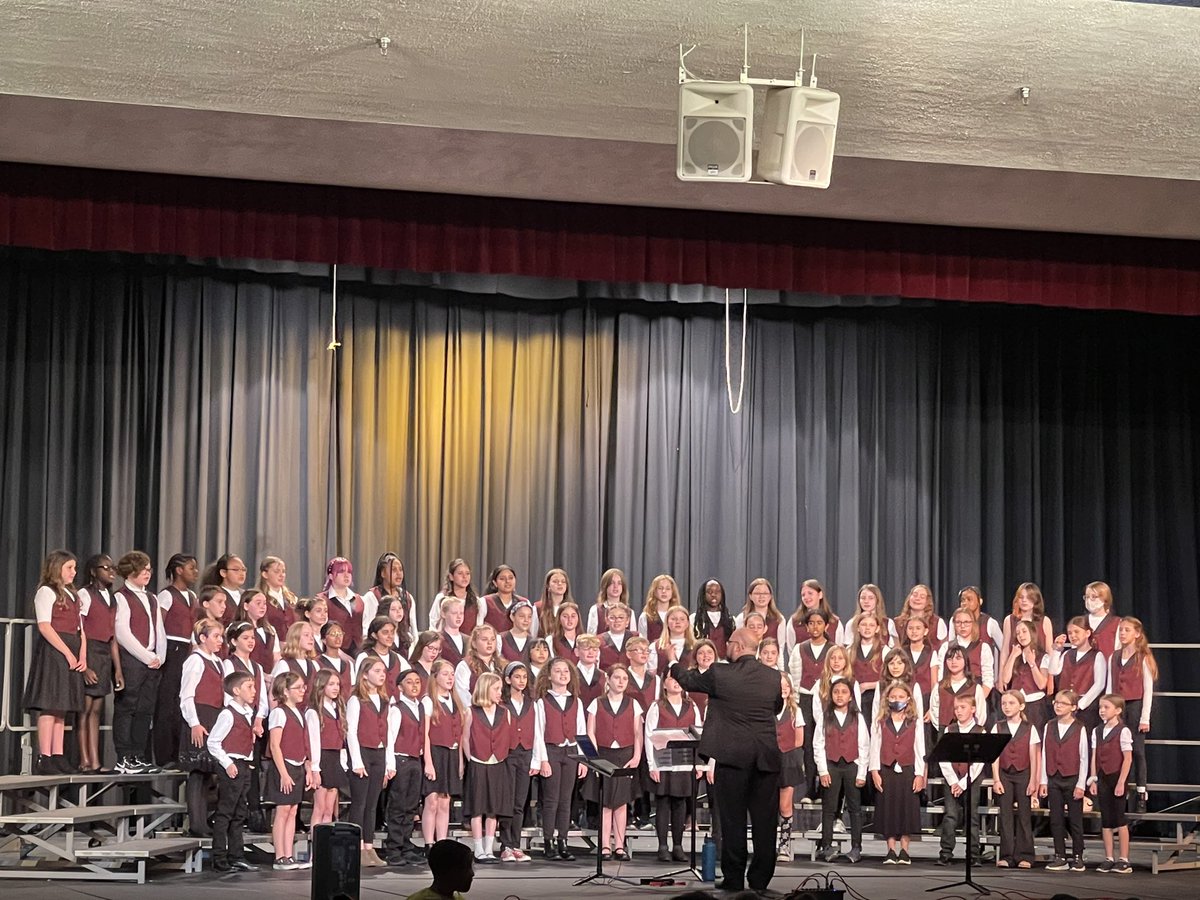 RailroaderMusic's tweet photo. Always enjoy hosting our feeder schools for their concerts! @cookchorus @AFishelMusic @DrMazaleski https://t.co/6JjEptaRpg