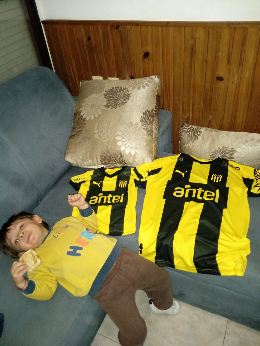 En bancarrota pero felices 🟡⚫️
Peñarol y corran perros