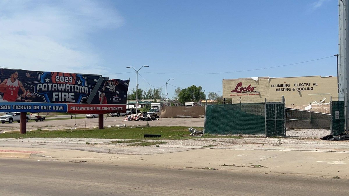 Nuestro videografo fue a Shawnee a grabar los daños de las tormentas de ayer y les compartimos algunas fotos que tomo.