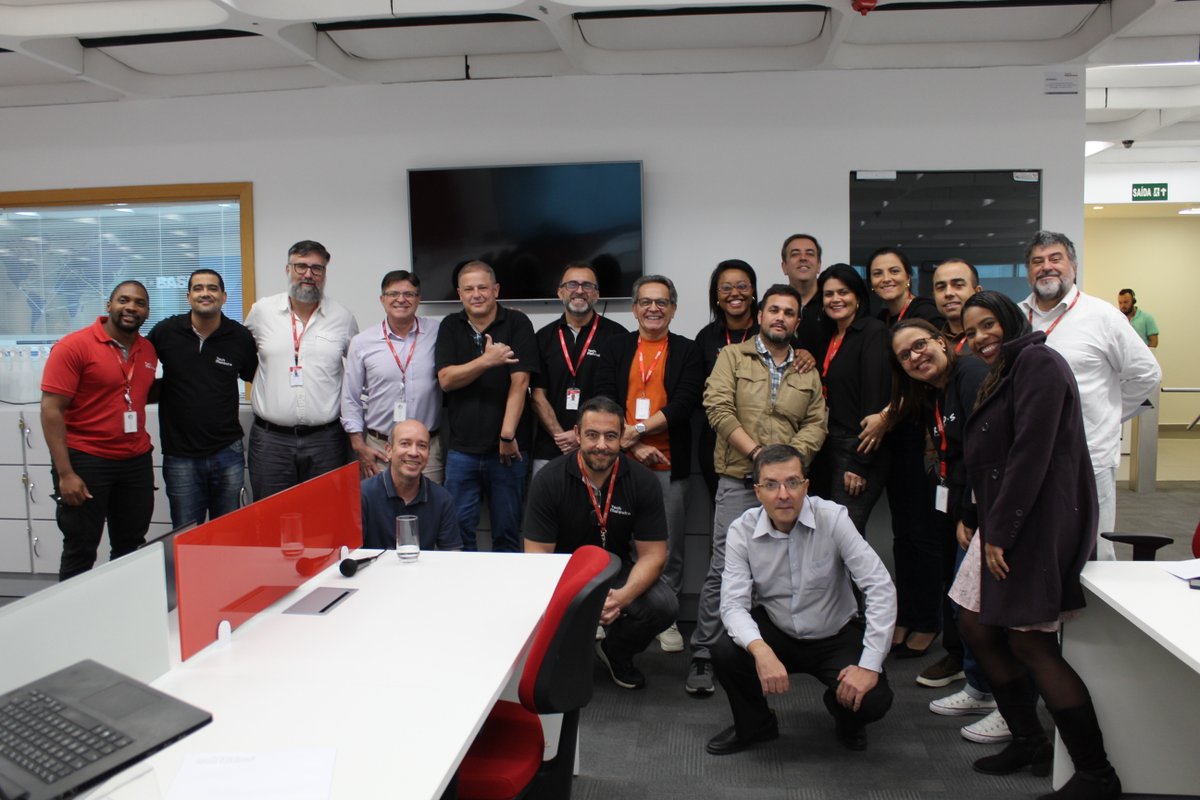 TechM_Brazil's tweet image. 💭LUZ, CÂMERA E GESTÃO!💼

Hoje tivemos a visita de Genésio Lemos Couto, com 30 anos de experiência na área de Gestão e Liderança em renomadas empresas.

Lhe agradecemos por ter aceito o convite e por todas as perspectivas e conhecimentos compartilhados conosco.

#TogetherWeRise