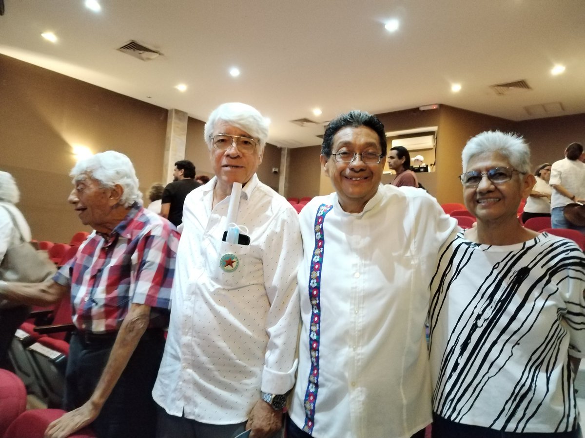 #Cancún53Años 
#CancúnNosUne
#CaribeMexicano 
Como Quintanarroense es oportuno agradecer a esta paradisíaca ciudad mi desarrollo profesional como servidor público y docente. ¡Muchas felicidades!  #Cancún <a href="/mapachestec/">@MAPACHESTec</a> <a href="/diana_uan/">Diana Uan</a> @ZaidaDChan <a href="/YscRebeca/">Rebeca Ysc</a> <a href="/AmilcarLopezNoh/">Amilcar López Noh</a> <a href="/chetubien/">Comunidad Chetubien</a>