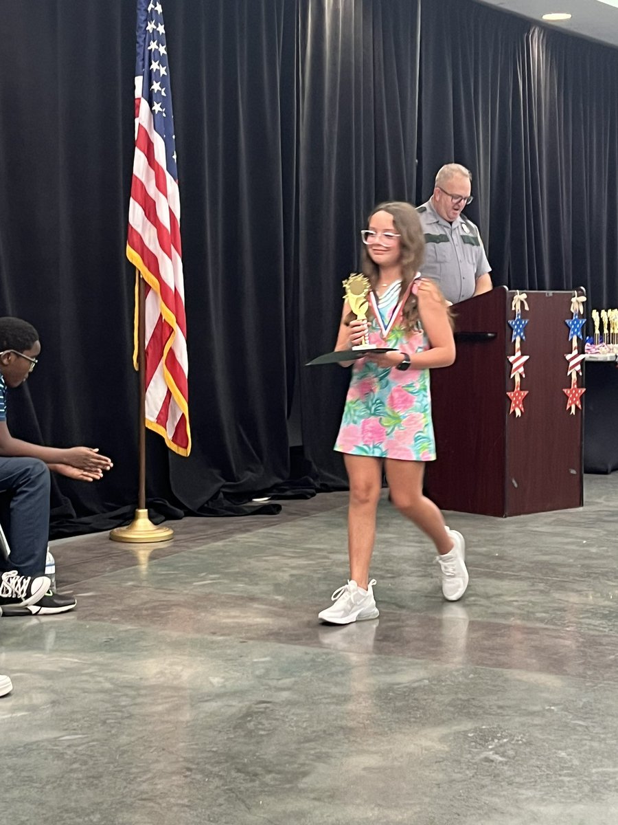 rene_hogue's tweet photo. Tonight I had the honor of attending the Do the Right Thing ceremony with one of my students. The @CollierSheriff Office recognizes students who go above and beyond to make good choices. Corporal Grundeman was there to help us celebrate one of our leaders! @VMEPatriots @5thVME https://t.co/f7TKo67EE6