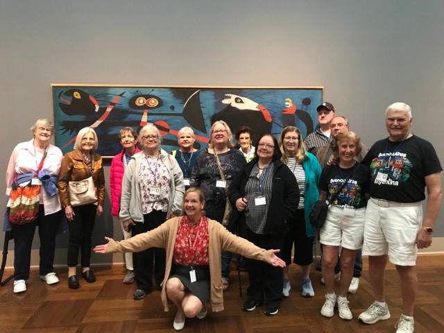 tkoszycki's tweet photo. 419 Week isn't over yet! 
Thanks to this awesome group of Michiganders visiting @ToledoMuseum for #419week @419day 
Check out @TCPaper guide 
https://t.co/TJAKCkyQUx https://t.co/yuONmqrCrS