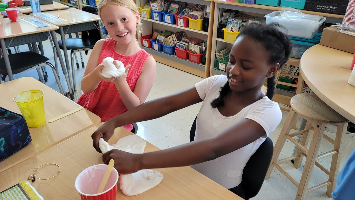 Miss Resch tweet media