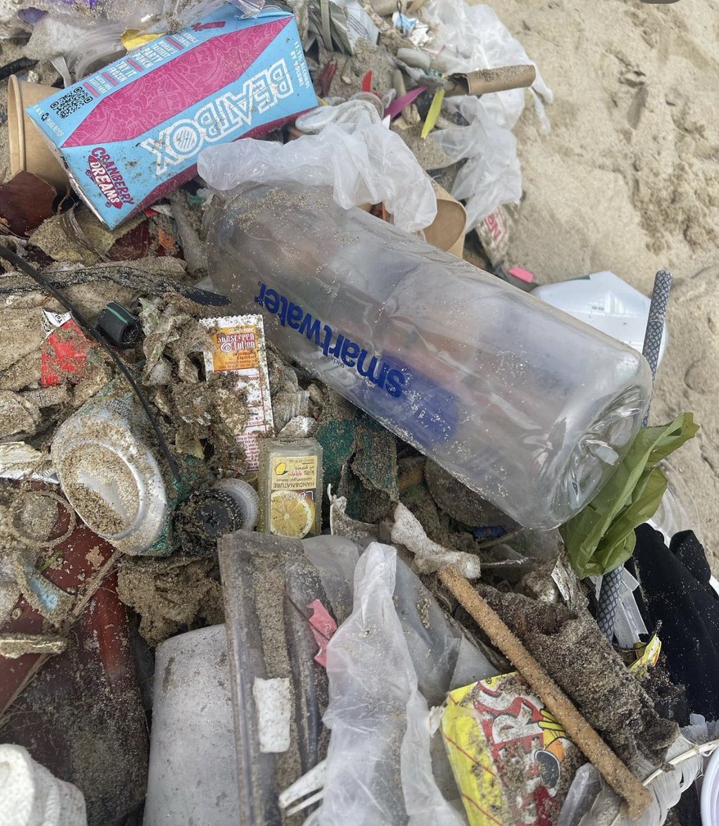 CoachMartinArce's tweet photo. Itโs a Global Movement lets Flow Skull Fam #TSCcleanup #EarthDay2023 #greenvisionsfoundation #inspiring #healthier #planet https://t.co/ibbuD0VDU0