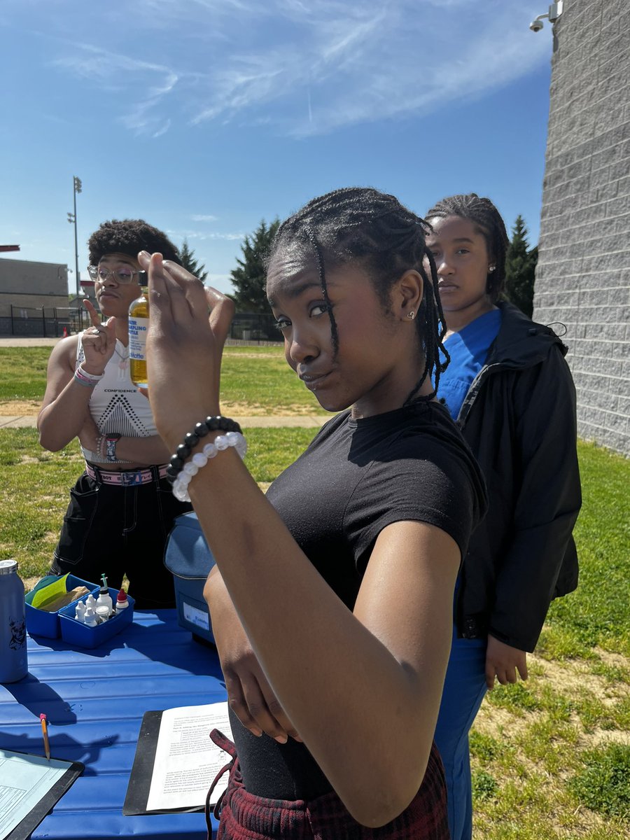 Today was a pretty great day!
Sunshine &amp; chemistry 🧪 

<a href="/nanjemoycreek/">NCEEC</a> <a href="/NorthPointHS/">NorthPointHighSchool</a> <a href="/CCPS_Science/">CCPS Science</a> <a href="/npeagles/">North Point Eagles</a>