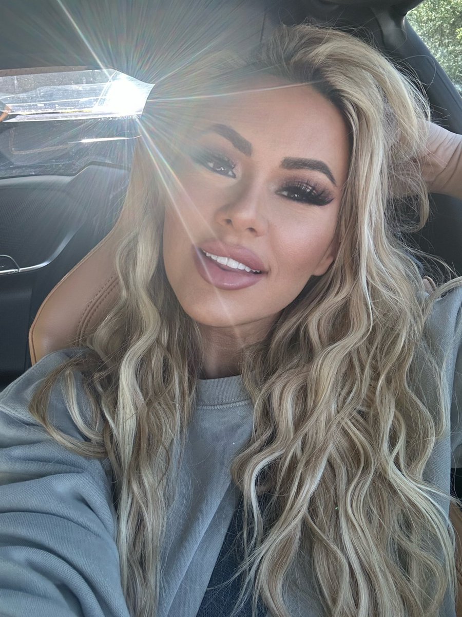 kindly myers on Twitter "Hi! It’s a beautiful day today. I’m thankful