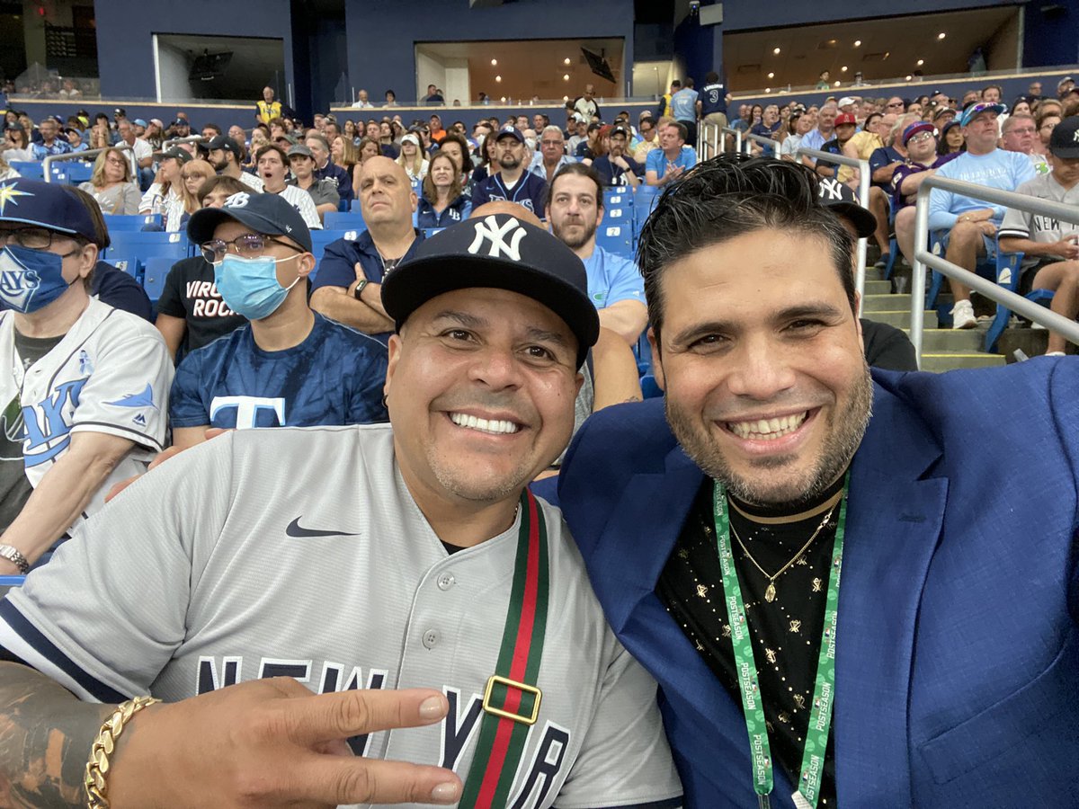 tamborero78's tweet photo. @AlfreAlvarez3 esta es la mejor foto que tienes con un fan de “con las bases llenas” https://t.co/bVEvlGyta4