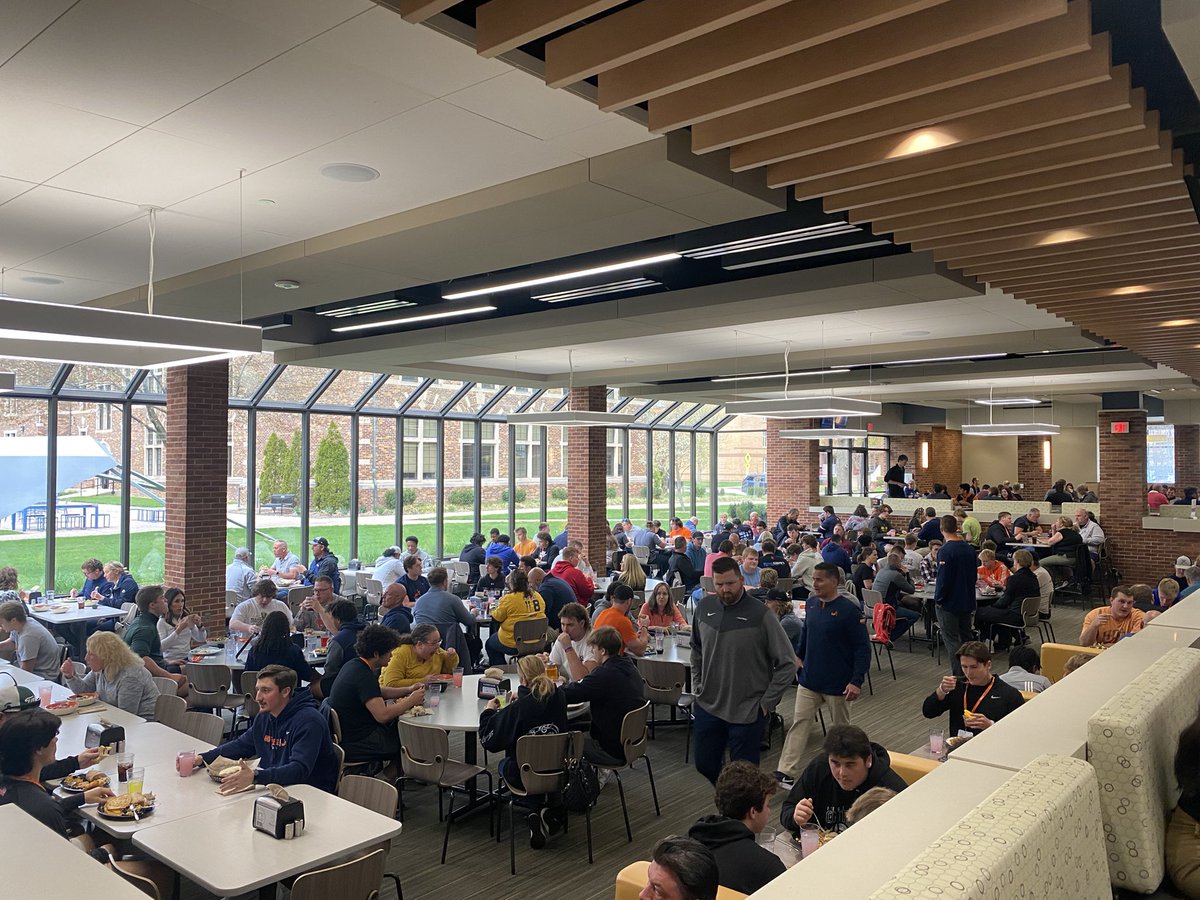 Amazing atmosphere on our final junior day opportunity. 80+ juniors and their families getting a chance to experience campus and our dining hall: filled up the entire lower level!