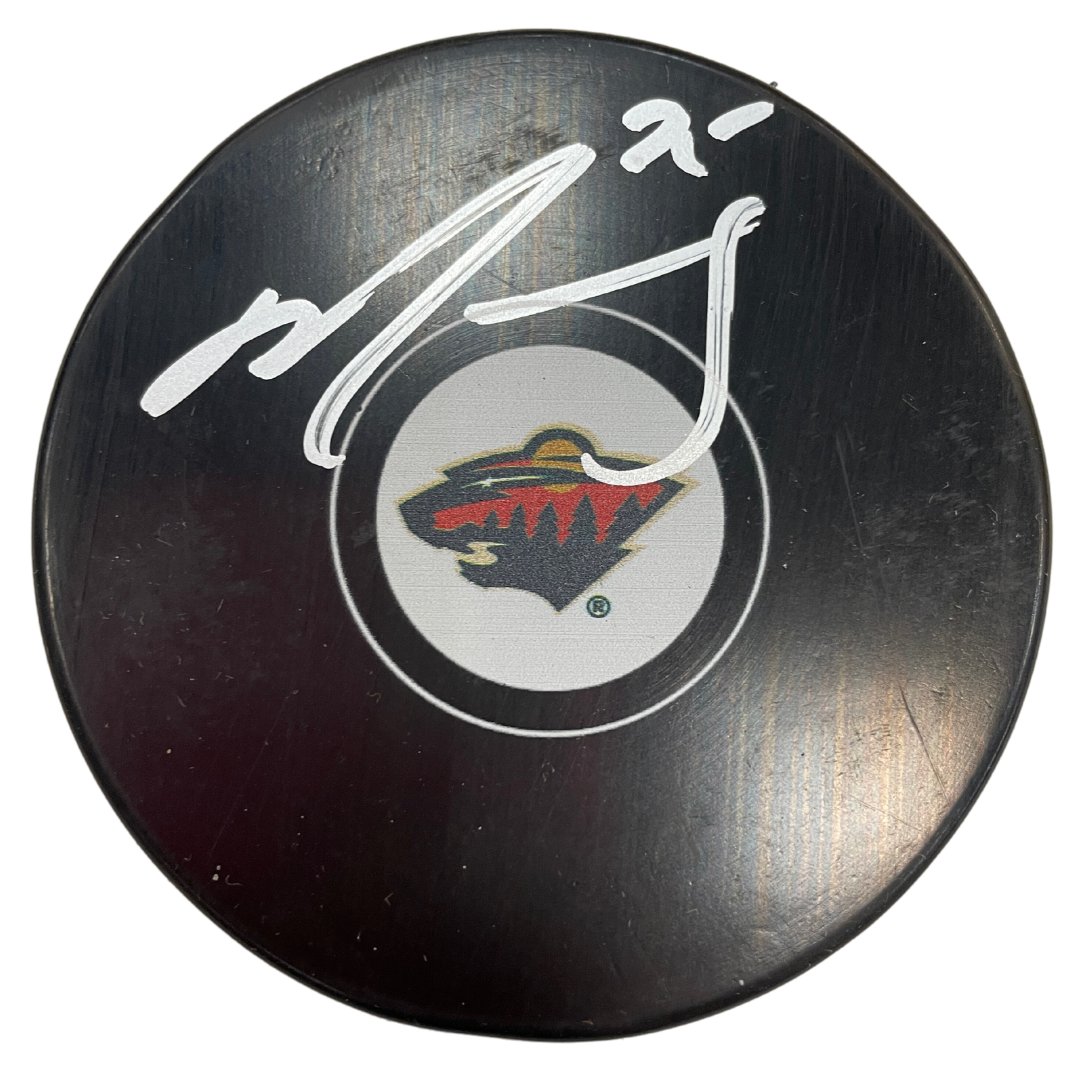 FanHQ's tweet photo. 🚨GAME 3 GIVEAWAY🚨 If Ryan Reaves scores a goal tonight and the #MNWild win, we'll give away a signed puck.

RT and Follow for your chance to win!

*Winner announced publicly - don't reply to links asking for personal info https://t.co/xWo4i7lfOX