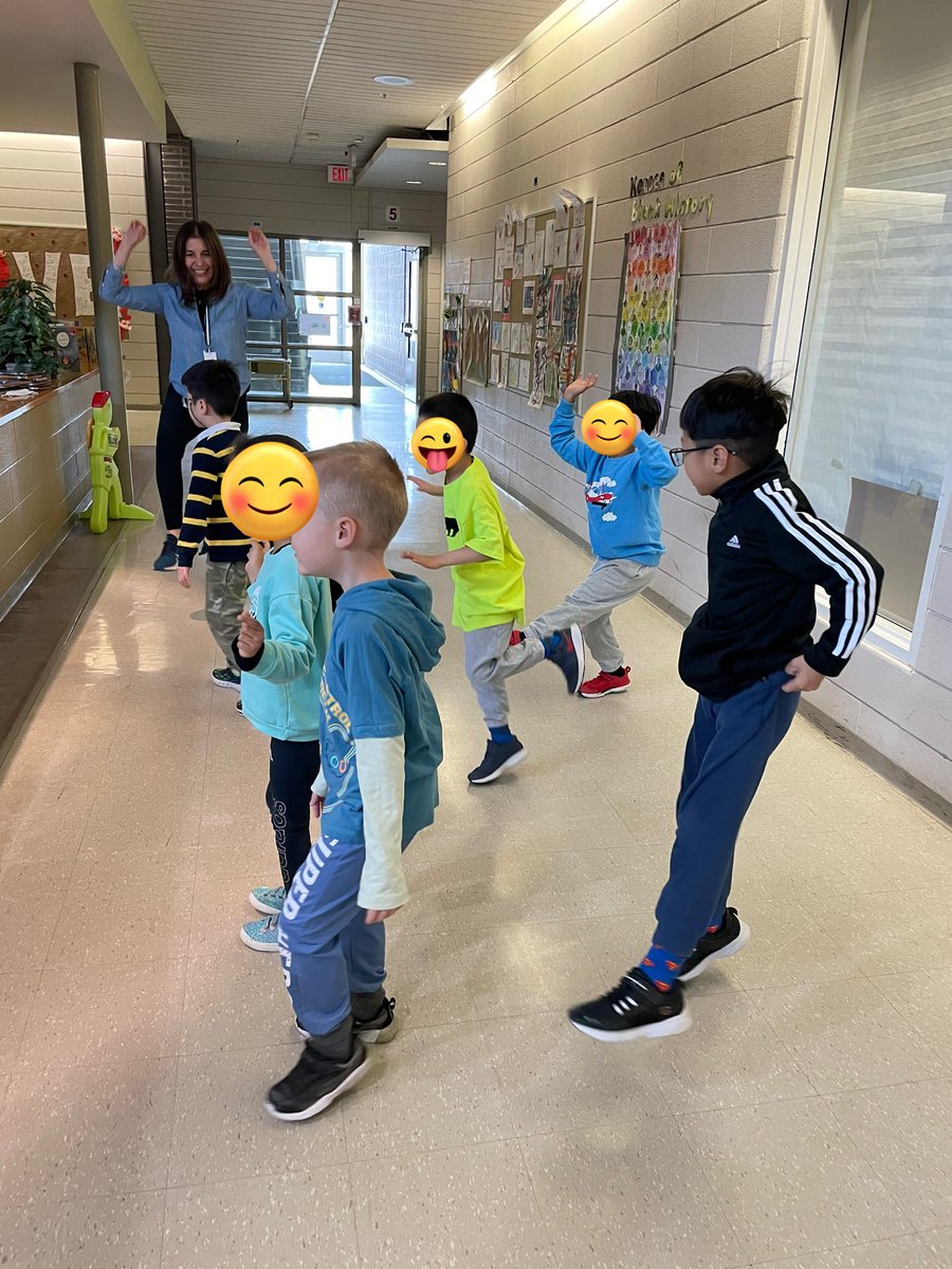 msjungsclass's tweet photo. @McKeeSchool First Wellness day was a huge success! Students were excited to engage in various activities from zentangle drawings, yoga, @TOPublicHealth nurse, dairy farmers and so much more! 😍🤩@LC2_TDSB @DomenicGiorgi @tdsb @TDSB_MHWB https://t.co/7Kjvznitl1