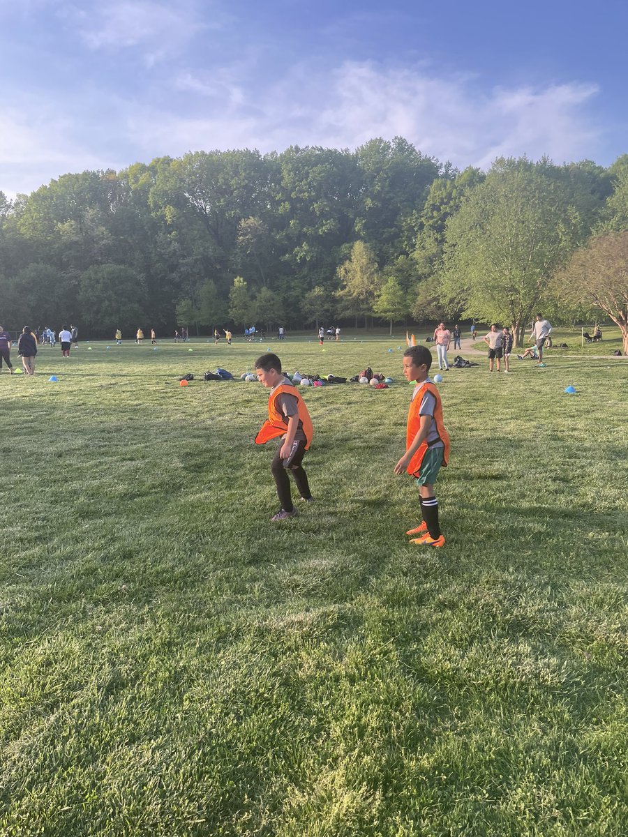 MsMaricelaR's tweet photo. Soccer practice with the best @IMPACTSS . 👌🏼#JLES #Leleckrocks
#CSL https://t.co/5UKZcW1Xby