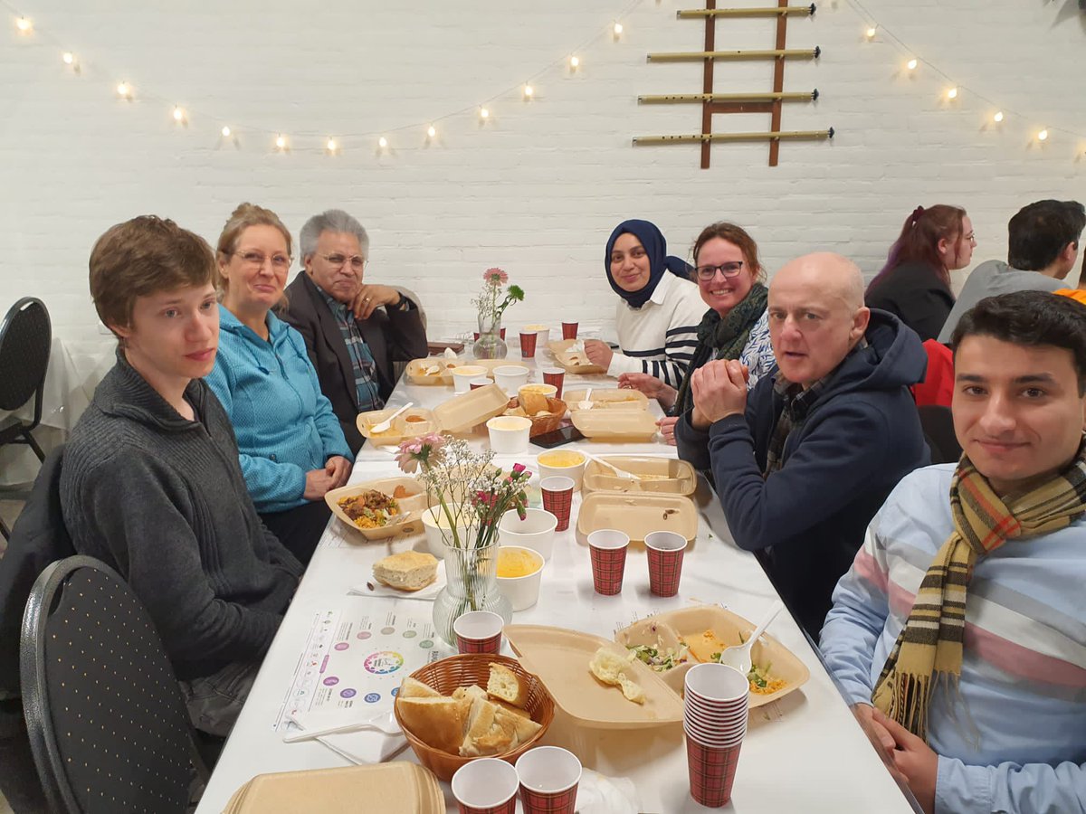 Laatste dag van Ramadan: vandaag hebben (bestuurs)leden van <a href="/NMU/">NMU</a>, <a href="/OnbStud/">Onbeperkt Studeren</a> , <a href="/EetMeeNL/">Eet Mee</a> , <a href="/VIDIUS/">Vidius</a>,<a href="/DeVoorkamer/">De Voorkamer</a> ,taalcoaches en bewoners van AZC's deelgenomen aan de laatste iftar. Mooie en ontroerende  gesprekken gehad👍❤️
