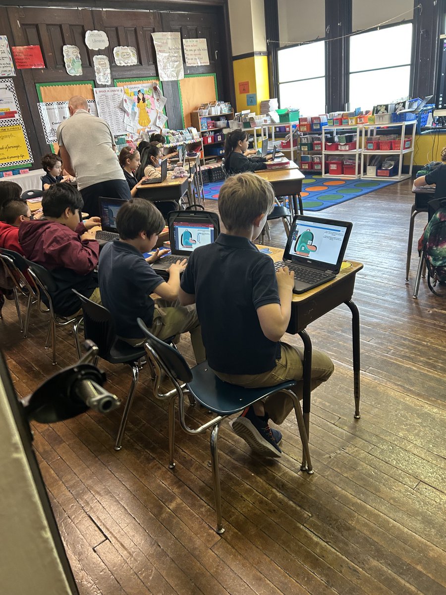 frannewberg's tweet photo. @southwark #tech-integration   Amazing visit at Southwark school. Students engaged in reading, writing, and critical thinking https://t.co/ZGEohgUiIS