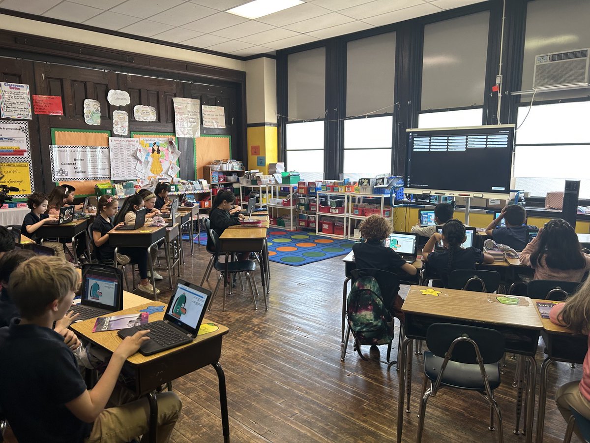 frannewberg's tweet photo. @southwark #tech-integration   Amazing visit at Southwark school. Students engaged in reading, writing, and critical thinking https://t.co/ZGEohgUiIS