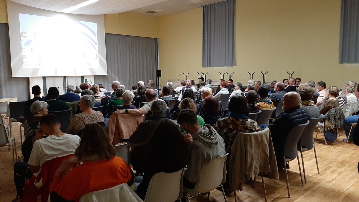 Plus de 80 spectateurs à Coulonges-sur-l’Autize (79) pour découvrir le film 'Les petites victoires' de @MelanieAuffret. Le public, cueilli par la sensibilité et le ton joyeux de l'histoire incarnée par Julia Piaton et Michel Blanc, a applaudi lors du générique 👏