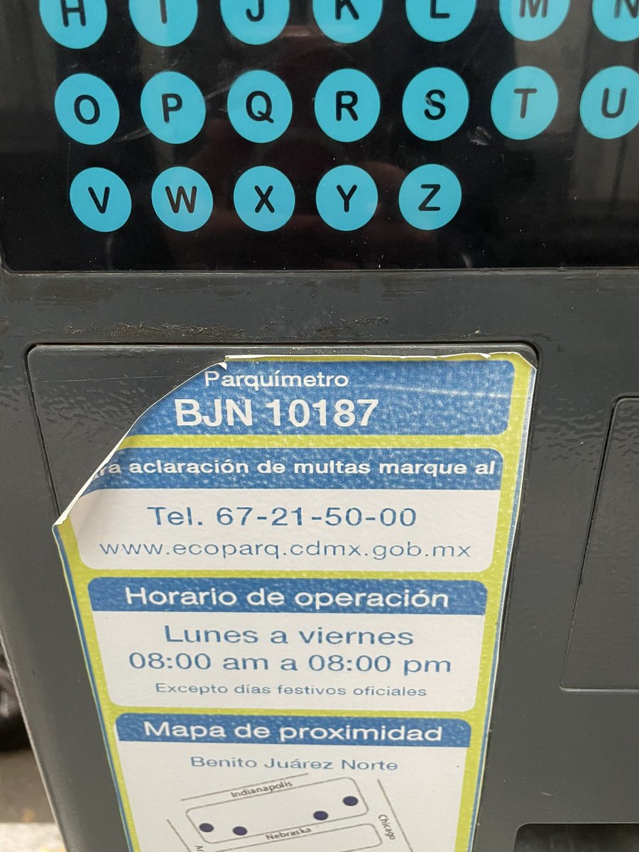 mayosanch's tweet photo. El parquímetro que está sobre Chicago en la Colonia Nápoles no funciona. Los botones no sirven. 
@BJAlcaldia https://t.co/stCSqLboYu