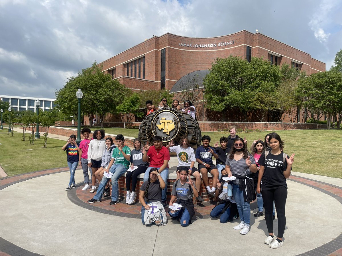 CoachSnell's tweet photo. @TarletonState Thanks for the tour. It was great. Good eats as well… S/O to our tour guides Brinlee &amp; Bella. Also Big Thanks to Officer Schomers appreciate the ride to &amp; from the Bus parking lot. @Kass_Moneyy @ConnallyISD @connally_hs #TN4G https://t.co/jFQ8XnULf0