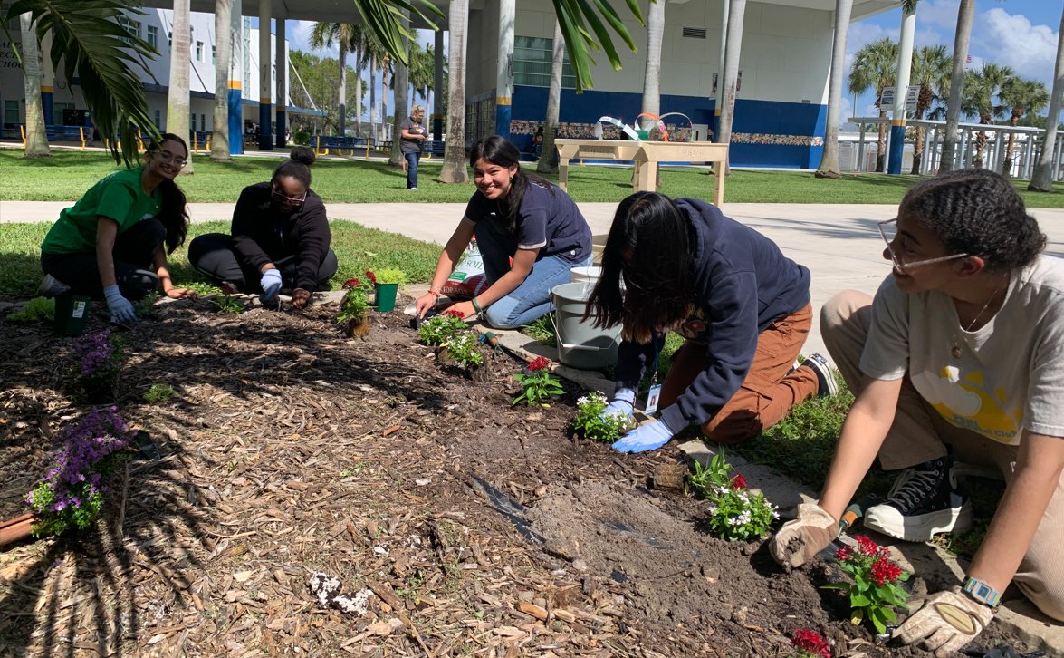 myPBHS's tweet photo. A huge shoutout to the Ecology Club for their efforts in enhancing our school environment by planting new butterfly flowers near the auditorium! Thank you for making our school a more beautiful and eco-friendly place. #EcologyClub #ButterflyFlowers #SchoolEnvironment https://t.co/r3z8bF88Rw