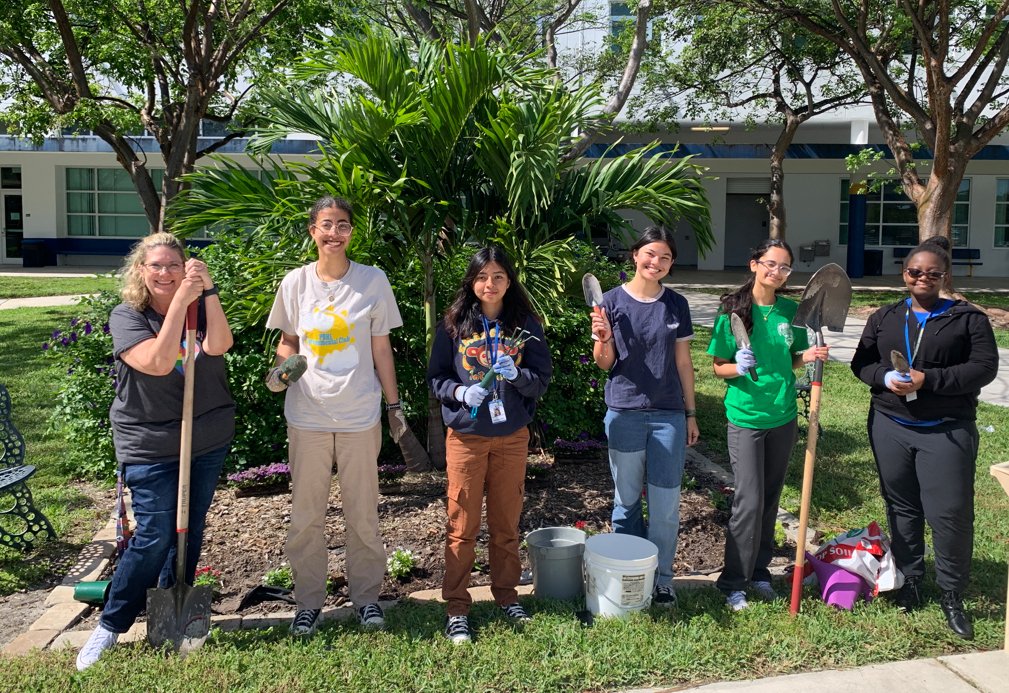 myPBHS's tweet photo. A huge shoutout to the Ecology Club for their efforts in enhancing our school environment by planting new butterfly flowers near the auditorium! Thank you for making our school a more beautiful and eco-friendly place. #EcologyClub #ButterflyFlowers #SchoolEnvironment https://t.co/r3z8bF88Rw