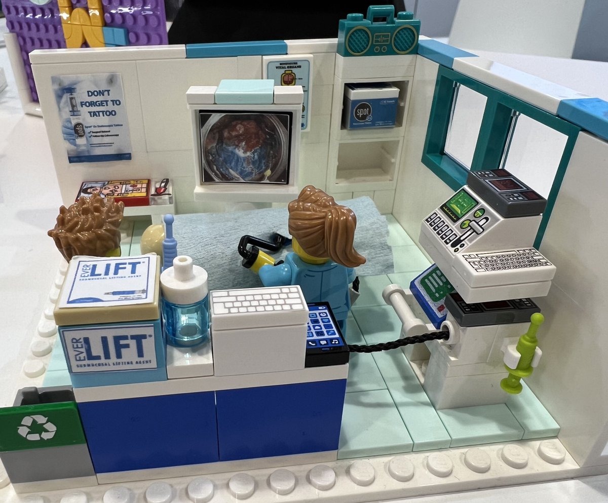 drkeithsiau's tweet photo. Lego depiction of an endoscopy unit 😅 #ESGEDays2023 https://t.co/9NSLJZdz47