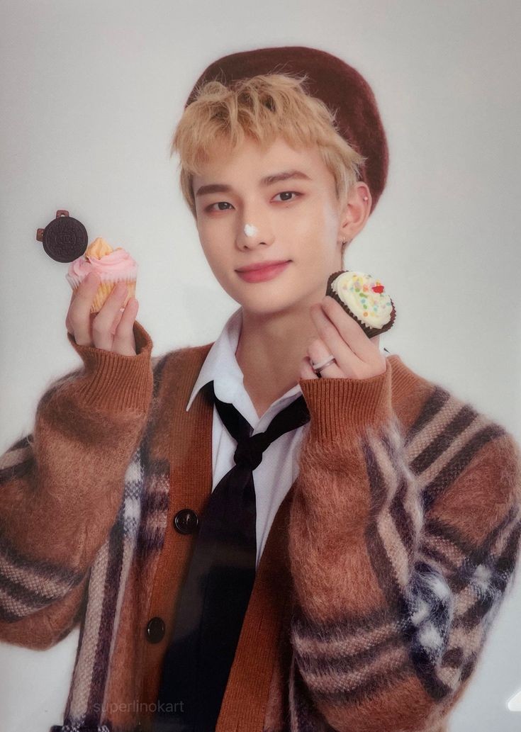 giansida's tweet photo. Me jode que JYPE debe saber el odio masivo que tiene Jinnie y aún así no haga nada!
Hyunjin merece lo mejor, es una buena persona.
PLEASE JYPE PROTEGE A TUS IDOLS‼️
#JYPEDoBetterForStrayKids
#JypeProtectHyunjin #JYPProtectStrayKids #HyunJin #hyunjinbestboy https://t.co/6O85kt9EZL