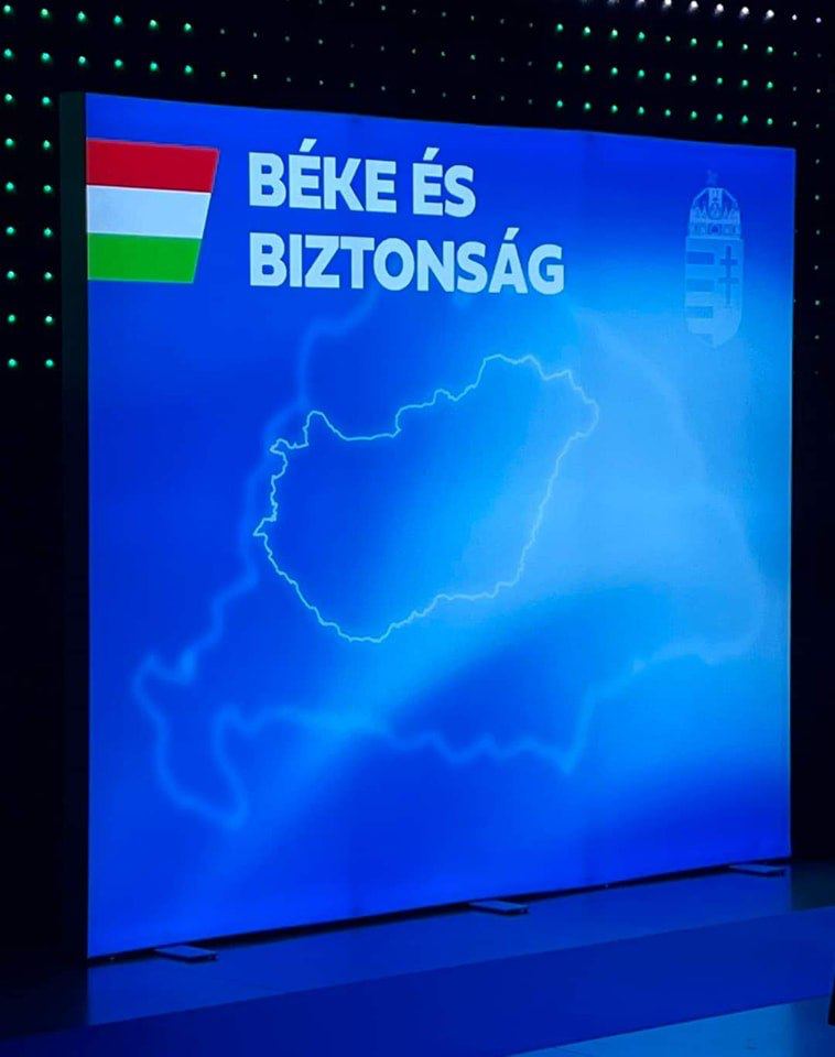 nexta_tv's tweet photo. During the meeting of Viktor #Orbán's #Fidesz party, a map of "Greater #Hungary" was shown on the screen, which before the First World War included the territories of #Austria, #Slovakia, #Romania, #Croatia, #Serbia and #Ukraine. https://t.co/j09vjTYOfS