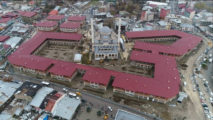 Erciş’in kanayan yarası kentsel dönüşüm! Büyük bir afet sonrası verilen sözler tutulmadı. Vadedilen proje ve yapılan yapı görseldedir. Bay Kemal rantçılara izin vermeyecek #sanasöz #değişimşart <a href="/bedirhanogluvan/">Seracettin Bedirhanoğlu</a> @mvercancicek65 <a href="/hakanilvan/">Hakan İlvan</a> <a href="/Feridun22366930/">Feridun Ünal</a> <a href="/kilicdarogluk/">Kemal Kılıçdaroğlu</a>