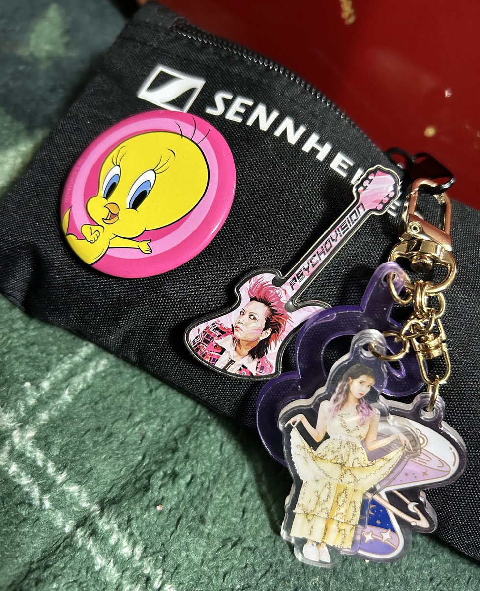 おはよーございます🐥
好きがたくさん詰まりすぎたwまゆちのVoマイクケースを見てください😘笑
週末も元気にライブやりたいと思います😊🎵
金曜日も頑張りましょう❣️

明日です🌈
花京院亡真ことかっちゃんツアーファイナル✨
おかえりなさい！🥹
4/22(土)荻窪クラブドクター
まゆち単品ライブ🐥🌸