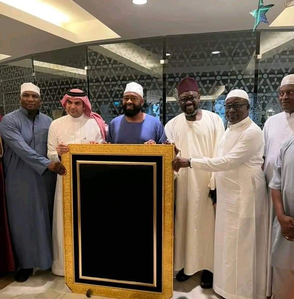 Bagosupportgrup's tweet photo. Niger State Governor Elect, @HonBago Hon.
Umaru Mohammed Bago receive special gifts from an International Trading Group in Saudi Arabia during his lesser Hajj visit.
#compentency
#Transparency
#justice&Equity
#StrongerTogether https://t.co/SIuda0nNps