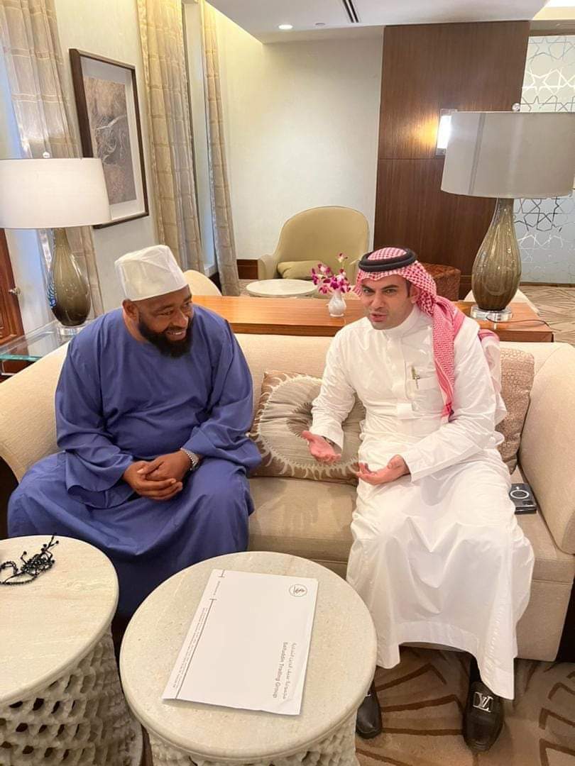 Bagosupportgrup's tweet photo. Niger State Governor Elect, @HonBago Hon.
Umaru Mohammed Bago receive special gifts from an International Trading Group in Saudi Arabia during his lesser Hajj visit.
#compentency
#Transparency
#justice&Equity
#StrongerTogether https://t.co/SIuda0nNps