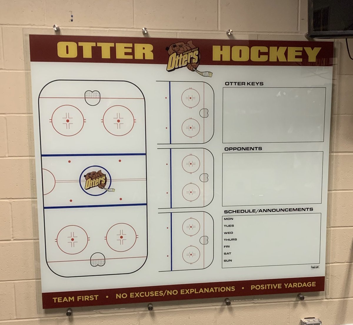 Tempered glass dry-erase board gives your locker room that cutting-edge look. 💥