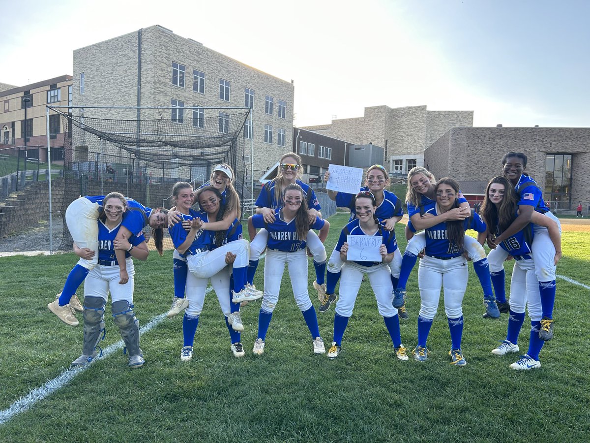 Streak win 11-6.  Macy Pagano went 3-4 with 2 home runs, a triple and 5 RBIs. Sienna Cardell also went 3-4 with a home run, two singles and 2 RBIs.  Laney Adie was the winning pitcher.  Way to play as a team and bring the energy today! 💙⚡️🥎