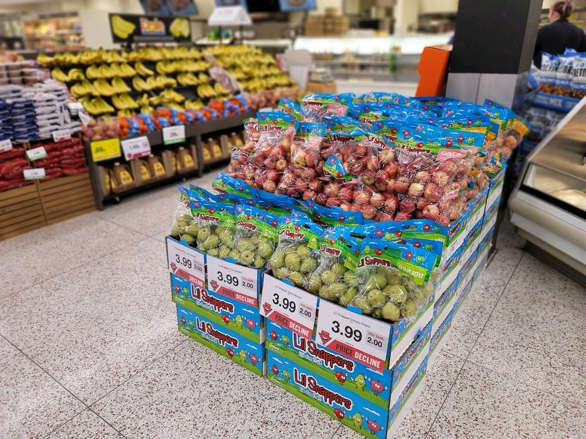JohnstonHyVee's tweet photo. Hy-Vee Shoppers we have a great deal for you in the produce department! Save big on Stemilt Lil Snapper apples and pears.  Perfect size for snacking and great size for kids! https://t.co/45kkABcI3o