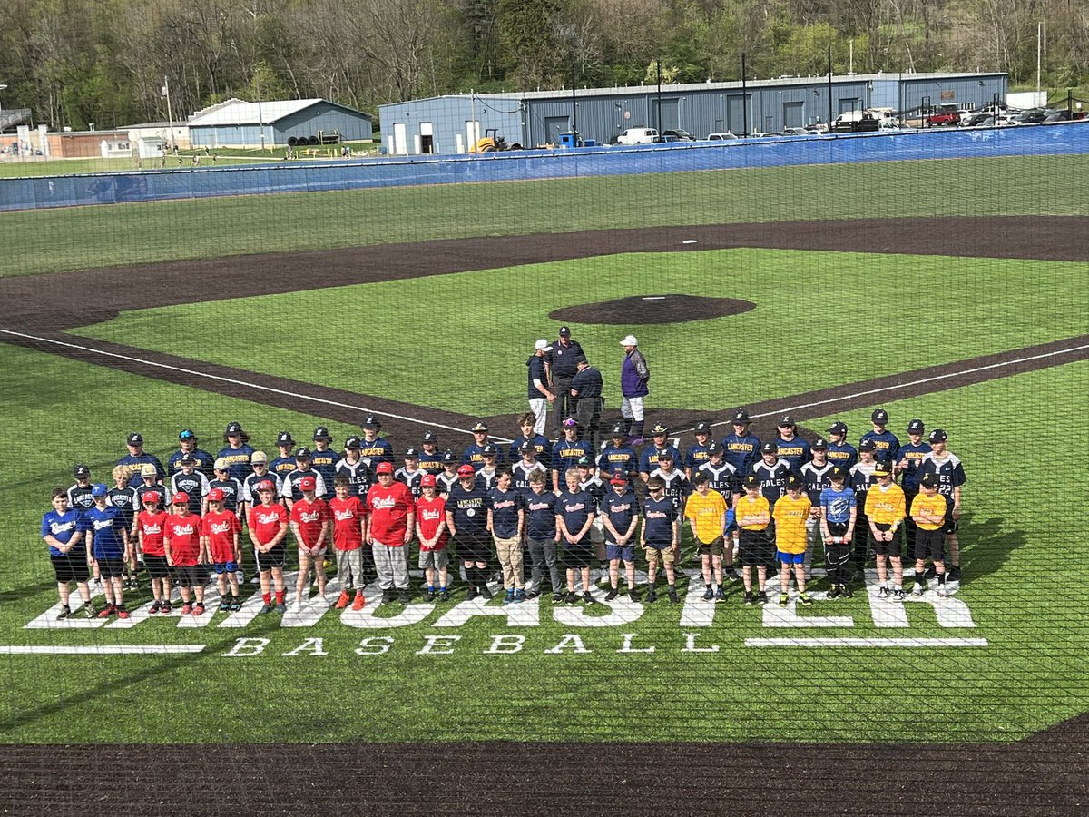 LanBaseballClub's tweet photo. 10U and 12U youth night at the LHS varsity game! Great win Gales!
@LHSCoachConn https://t.co/tytV7unmON