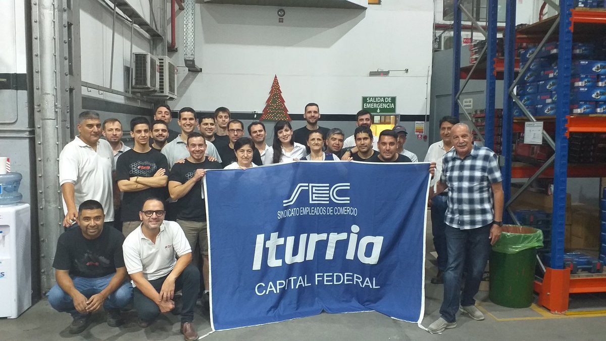 Tras el bono de $25000 en la paritaria Nacional.. en #ITURRIA Gestionamos un Complemento de $25000 más..  Firmando un bono total de $50000 para cada compañero ✌💙 
<a href="/CarlosPerezSEC/">Carlos Pérez</a> <a href="/OscarTedescoSEC/">Oscar M. Tedesco</a> <a href="/NatyGonzalezSEC/">Natalia L. Gonzalez</a> <a href="/MGonzalezSEC/">Marcela González</a> <a href="/m_migliore/">Mario Migliore</a> <a href="/moralesjorgeru/">Jorge R Morales</a>