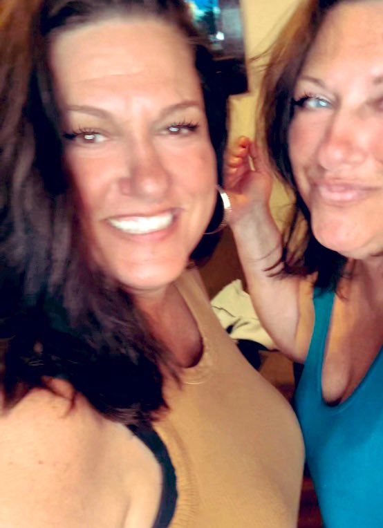 LoisLane1069's tweet photo. Follow us. We’re fun. #sisters https://t.co/pOZRuWEnwd