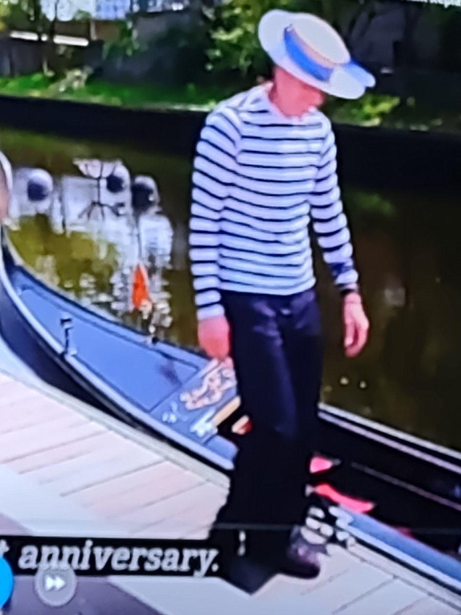 ChronicallyCra1's tweet photo. Watching #mafs and WHY does this gondola person look like Scandoval? #VPR #scandoval https://t.co/gLCMCvqNOs