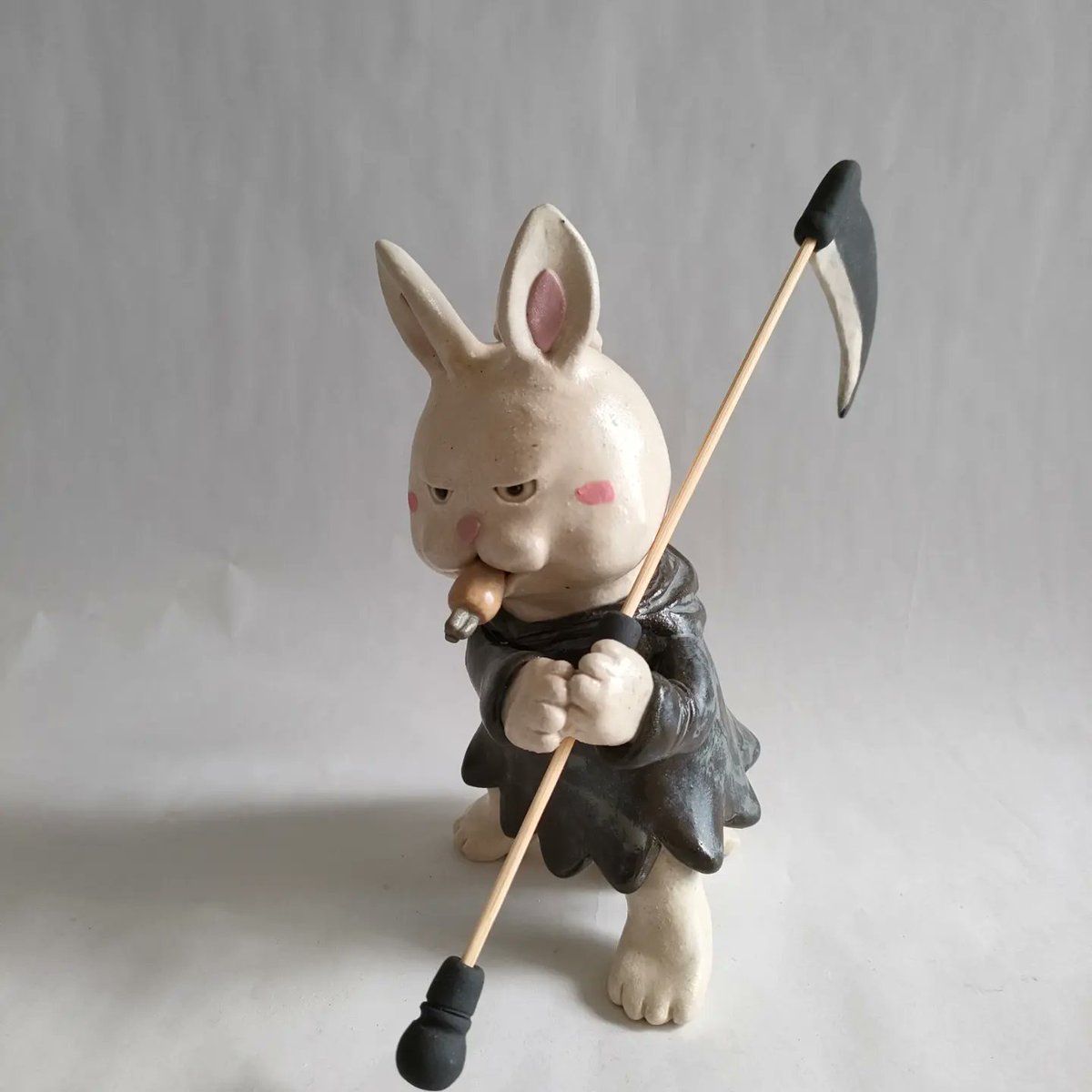 miyakoseisaku's tweet photo. 命を刈るカタチ
卍解はしない‼️
#ウサギ #死神
#陶芸作品 #ceramicwork #ceramicart
#クラフト #工芸 #crafts
#ハンドメイド #handmadepottery
#美術 #art #artdoll
#陶芸 #pottery #potterylove
#potterydoll
#陶人形 #ceramicdoll #doll
#都丸和也 #kazuya_tomaru
#都製作所 #miyako_seisakusho https://t.co/2QRXwl9cLx