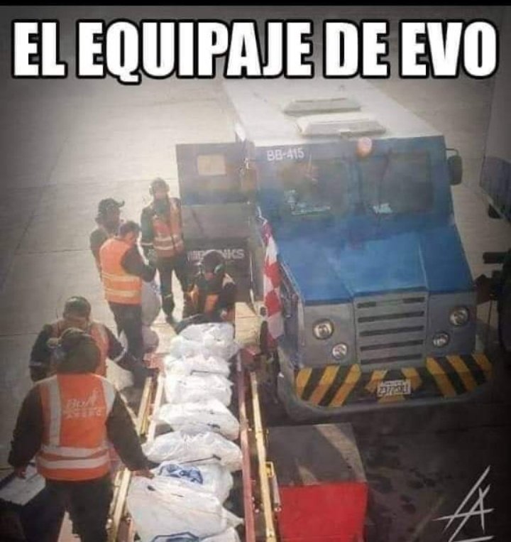 Alejand17875036's tweet photo. @noticiasfides Que mala memoria había tenido el ministro Montaño, aquí el único efectivo que salió el 2019 para el escape del fraudulento y su séquito. https://t.co/oyIXu1Htnu