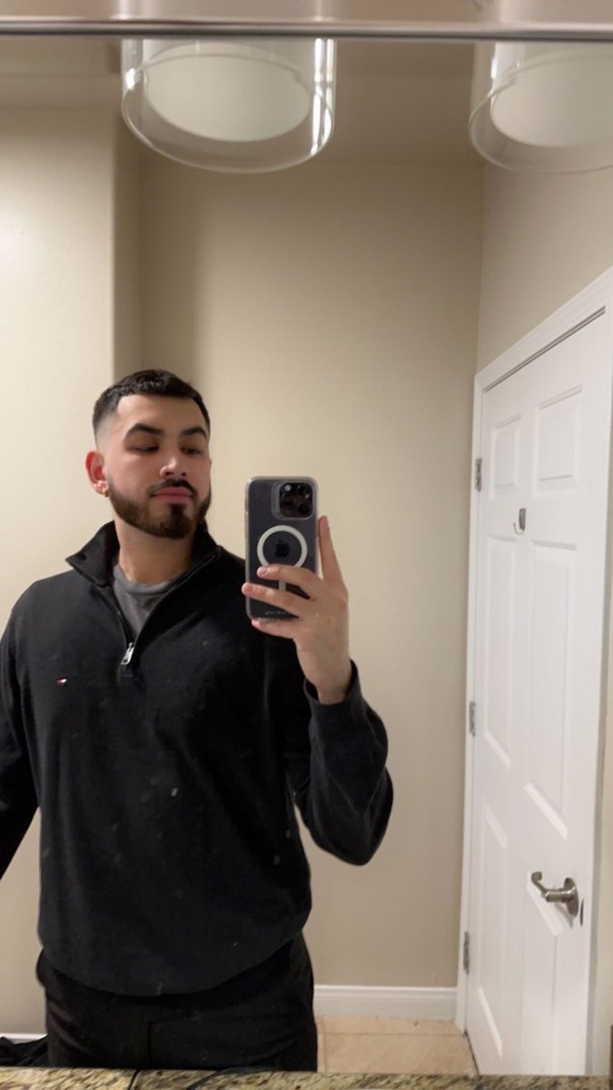 Peeeetaaahh's tweet photo. 6’3 ona bad day 🌳 https://t.co/G2Z0M1ojbG