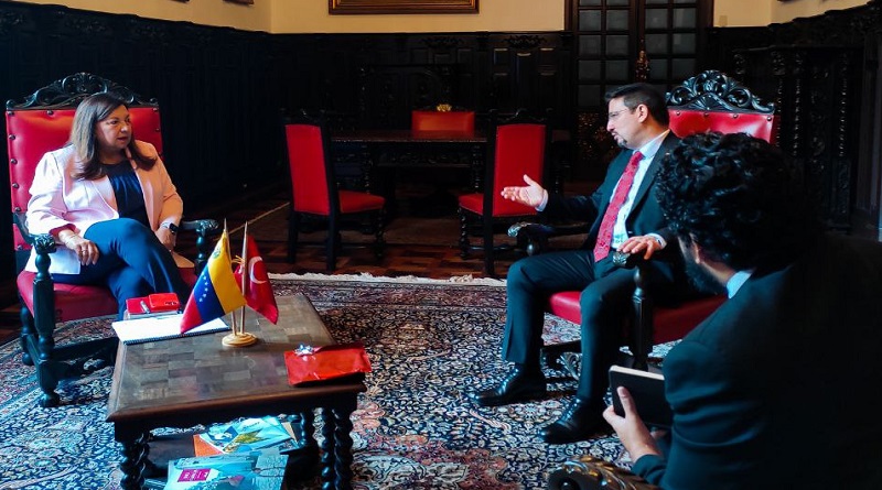 Alcaldesa Carmen Meléndez reafirma lazos de amistad con Embajador de Türkiye 

#ManoDeHierro

vtv.gob.ve/alcaldesa-carm…