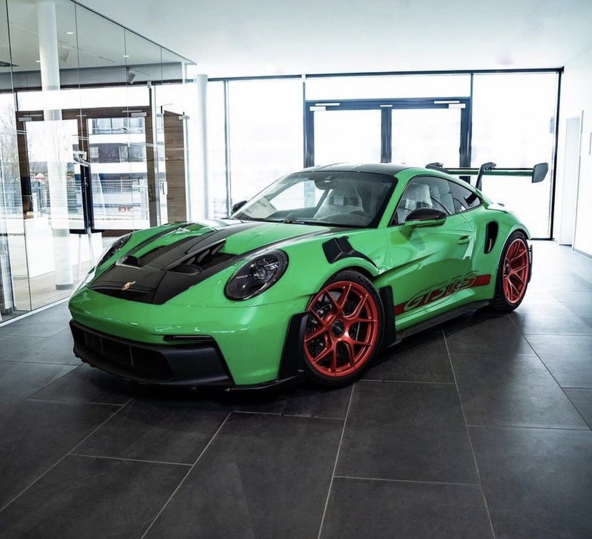 Porsche Club tweet media