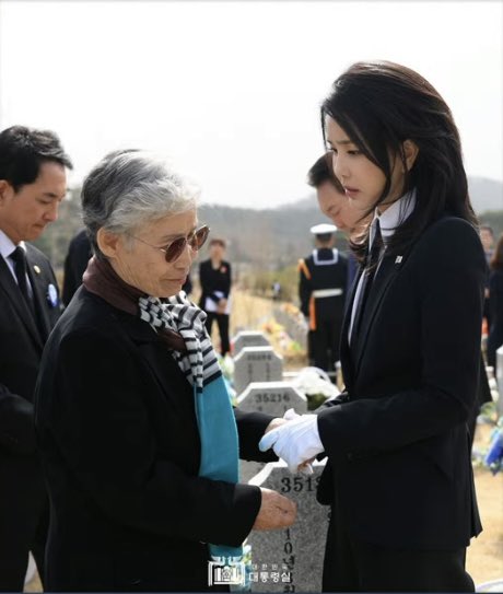ALchandae's tweet photo. 나 찾아봐라~~~… https://t.co/XJZnwTkz8b